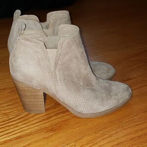 Universal Thread booties 